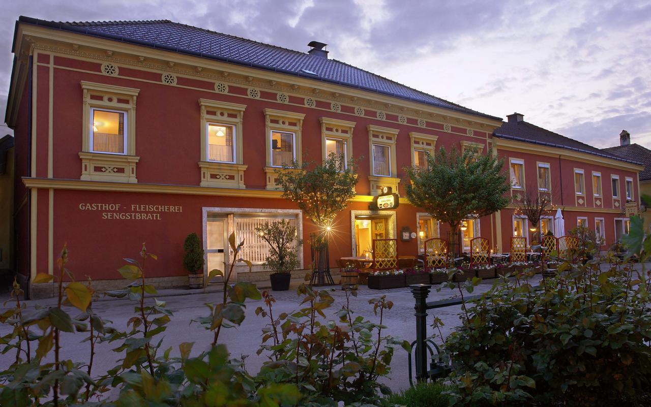 Landgasthof Sengstbratl Wallsee Exterior photo